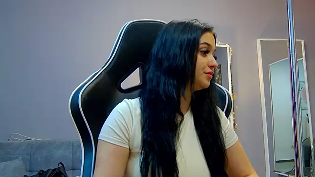 Snapshot of Eva_Lovvia_ chatting on 03/11/25, 06:30 Eva Lovvia  online show from 03/11/25, 06:30