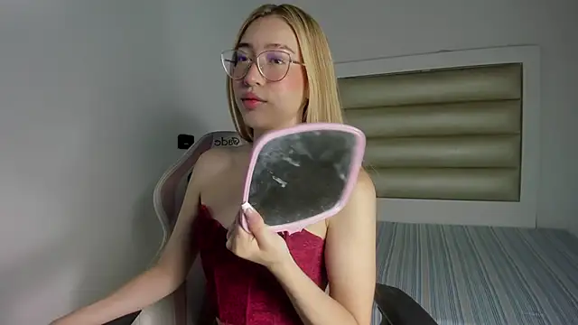 Snapshot of Princess_tokyo chatting on 12/13/25, 07:53 Princess tokyo online show from 12/13/25, 07:53