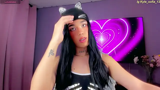 Snapshot of kylesofia chatting on 01/16/25, 08:33 kylesofia online show from 01/16/25, 08:33