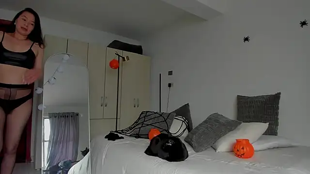 Snapshot of Andrewine89 chatting on 10/28/25, 08:22 Andrewine89 online show from 10/28/25, 08:22