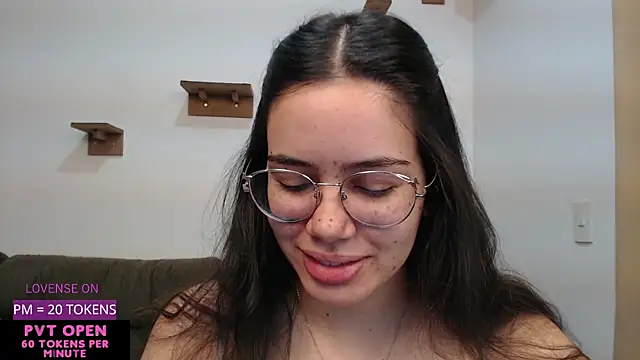 Snapshot of crystalll_room chatting on 09/14/25, 05:28 crystalll room online show from 09/14/25, 05:28