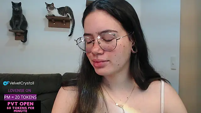 Snapshot of crystalll_room chatting on 09/20/25, 05:41 crystalll room online show from 09/20/25, 05:41