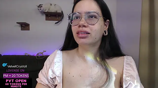 crystalll room online show from 10/24/25, 04:20