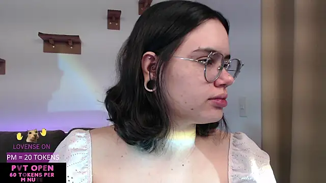 crystalll room online show from 05/13/26, 01:47