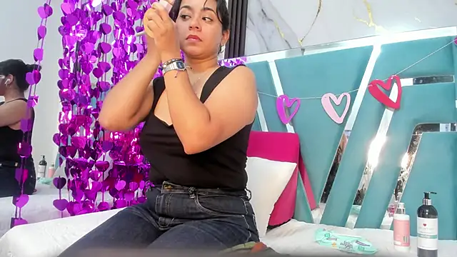 Snapshot of miilaklum chatting on 02/19/25, 06:43 miilaklum online show from 02/19/25, 06:43