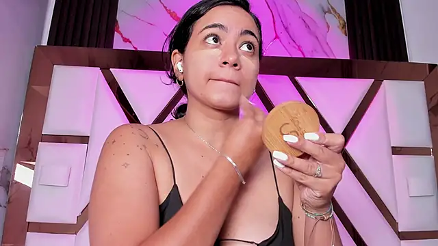 Snapshot of miilaklum chatting on 11/28/25, 06:43 miilaklum online show from 11/28/25, 06:43