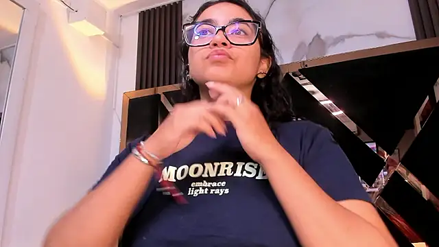 miilaklum online show from 02/15/26, 05:31