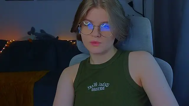 Snapshot of _JessieVibes chatting on 10/24/25, 12:45 JessieVibes online show from 10/24/25, 12:45