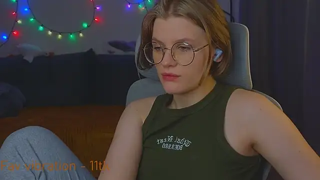 Snapshot of _JessieVibes chatting on 10/25/25, 02:46 JessieVibes online show from 10/25/25, 02:46