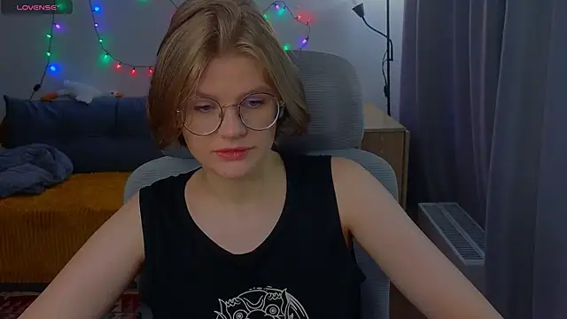 Snapshot of _JessieVibes chatting on 10/28/25, 12:41 JessieVibes online show from 10/28/25, 12:41