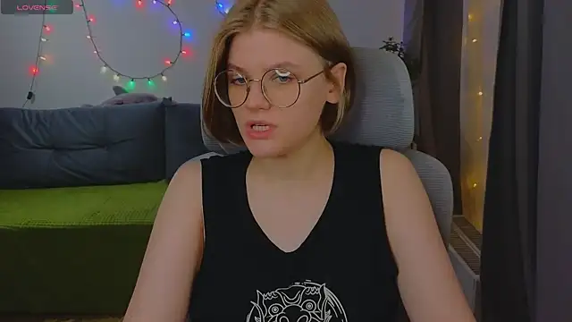 Snapshot of _JessieVibes chatting on 11/19/25, 01:33 JessieVibes online show from 11/19/25, 01:33