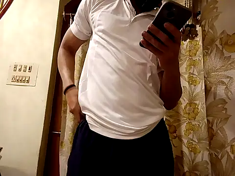 Snapshot of hot_hunk_boy chatting on 02/02/25, 05:59 hot hunk boy online show from 02/02/25, 05:59