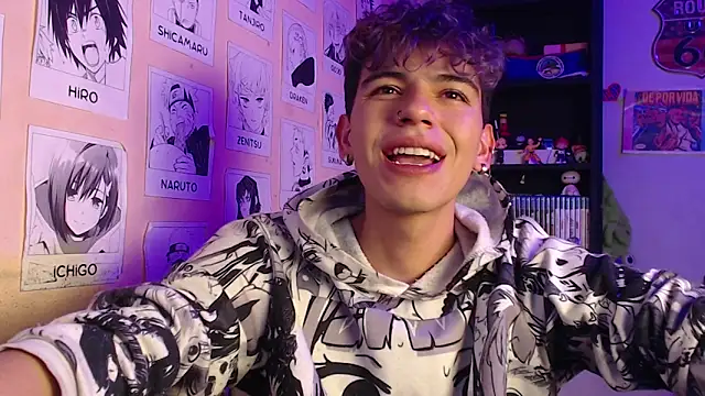 Snapshot of Mickey_Magic chatting on 01/16/25, 06:35 Mickey Magic online show from 01/16/25, 06:35