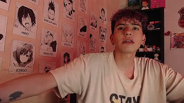 Snapshot of Mickey_Magic chatting on 01/21/25, 07:15 Mickey Magic online show from 01/21/25, 07:15