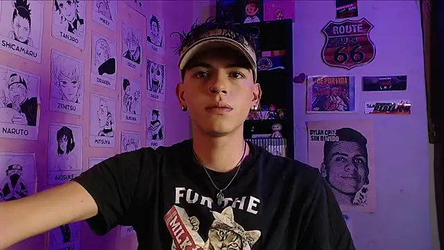 Snapshot of Mickey_Magic chatting on 01/23/25, 06:17 Mickey Magic online show from 01/23/25, 06:17