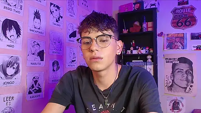 Snapshot of Mickey_Magic chatting on 01/30/25, 06:46 Mickey Magic online show from 01/30/25, 06:46