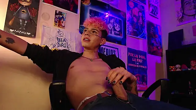 Snapshot of Mickey_Magic chatting on 02/01/25, 11:48 Mickey Magic online show from 02/01/25, 11:48