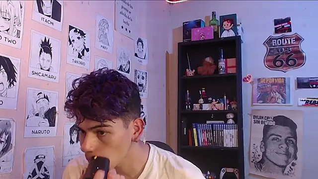 Snapshot of Mickey_Magic chatting on 02/06/25, 04:21 Mickey Magic online show from 02/06/25, 04:21