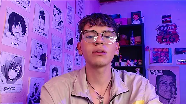 Snapshot of Mickey_Magic chatting on 02/07/25, 06:24 Mickey Magic online show from 02/07/25, 06:24