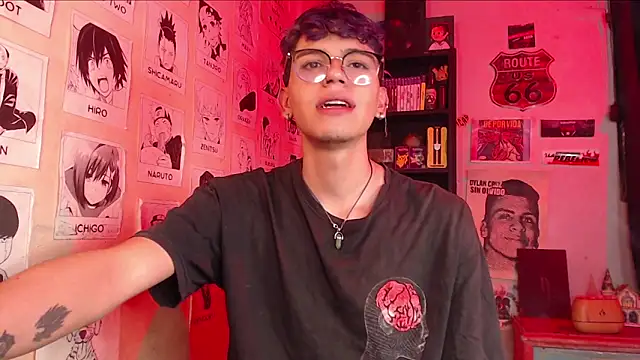 Snapshot of Mickey_Magic chatting on 02/08/25, 12:38 Mickey Magic online show from 02/08/25, 12:38