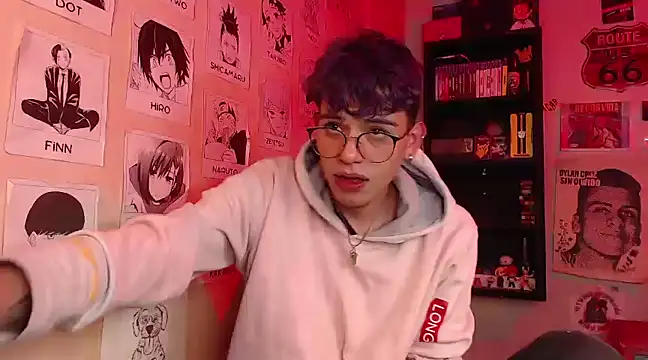 Snapshot of Mickey_Magic chatting on 02/08/25, 03:41 Mickey Magic online show from 02/08/25, 03:41