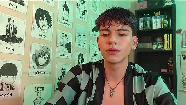 Snapshot of Mickey_Magic chatting on 02/13/25, 06:41 Mickey Magic online show from 02/13/25, 06:41