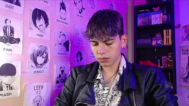 Snapshot of Mickey_Magic chatting on 02/14/25, 07:59 Mickey Magic online show from 02/14/25, 07:59