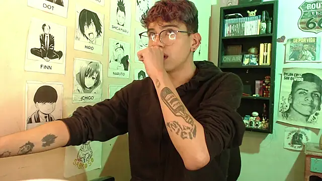 Snapshot of Mickey_Magic chatting on 02/16/25, 10:10 Mickey Magic online show from 02/16/25, 10:10