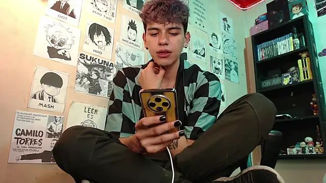 Snapshot of Mickey_Magic chatting on 03/01/25, 02:37 Mickey Magic online show from 03/01/25, 02:37