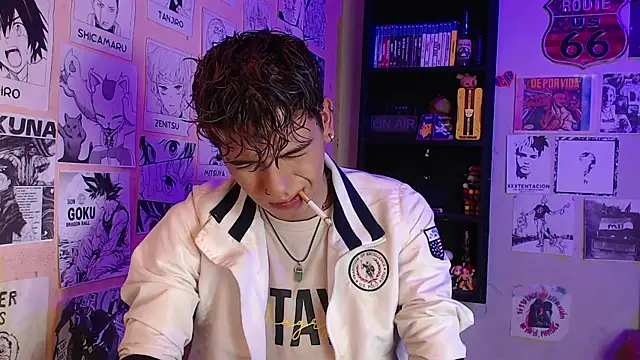 Snapshot of Mickey_Magic chatting on 03/06/25, 04:41 Mickey Magic online show from 03/06/25, 04:41