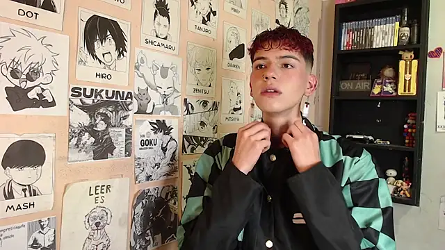 Snapshot of Mickey_Magic chatting on 03/08/25, 04:23 Mickey Magic online show from 03/08/25, 04:23