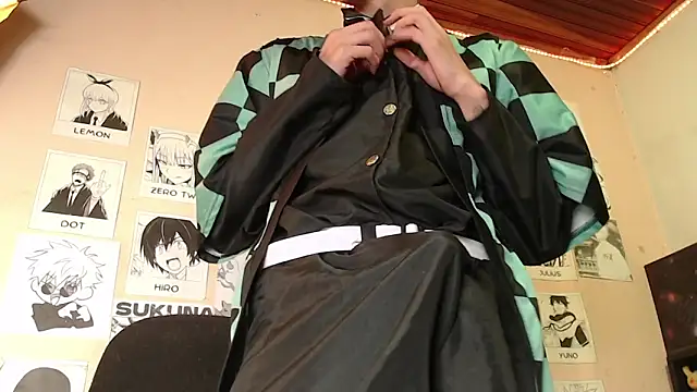 Snapshot of Mickey_Magic chatting on 03/08/25, 10:32 Mickey Magic online show from 03/08/25, 10:32