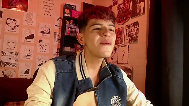 Snapshot of Mickey_Magic chatting on 03/14/25, 03:26 Mickey Magic online show from 03/14/25, 03:26