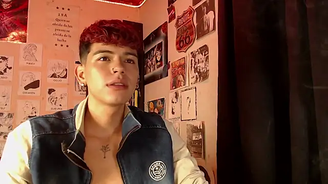 Snapshot of Mickey_Magic chatting on 03/14/25, 06:32 Mickey Magic online show from 03/14/25, 06:32