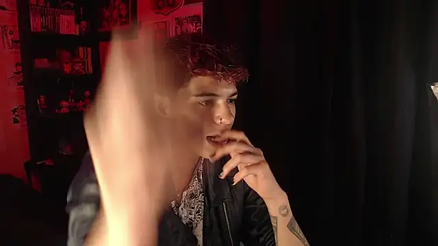 Snapshot of Mickey_Magic chatting on 03/20/25, 09:04 Mickey Magic online show from 03/20/25, 09:04