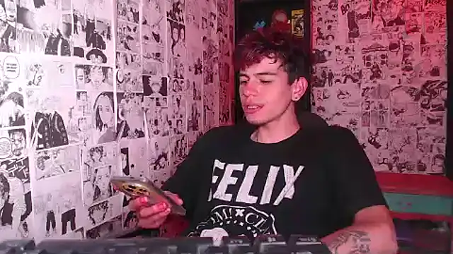 Snapshot of Mickey_Magic chatting on 10/06/25, 04:43 Mickey Magic online show from 10/06/25, 04:43