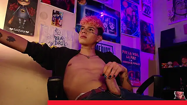 Snapshot of Mickey_Magic chatting on 11/16/25, 03:56 Mickey Magic online show from 11/16/25, 03:56