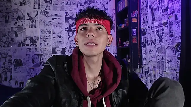 Snapshot of Mickey_Magic chatting on 11/21/25, 07:01 Mickey Magic online show from 11/21/25, 07:01