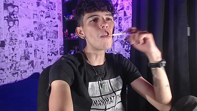 Snapshot of Mickey_Magic chatting on 11/23/25, 04:12 Mickey Magic online show from 11/23/25, 04:12