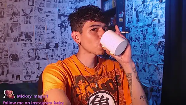 Snapshot of Mickey_Magic chatting on 12/01/25, 11:21 Mickey Magic online show from 12/01/25, 11:21