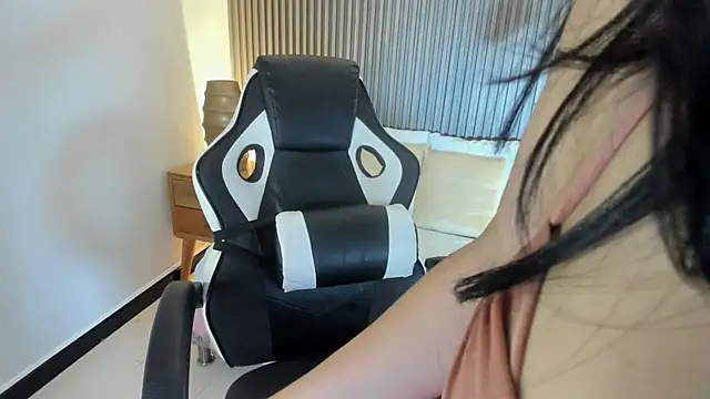 Snapshot of adarna13_ chatting on 11/14/25, 07:23 adarna13 online show from 11/14/25, 07:23