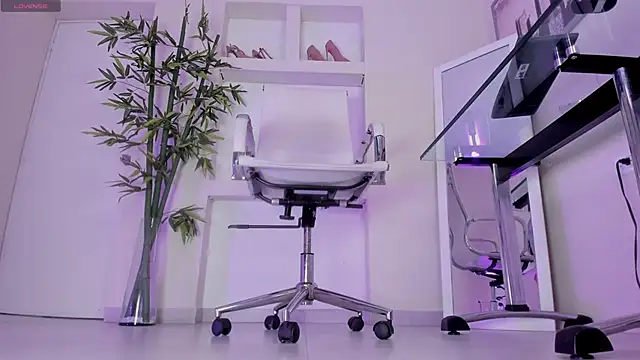 hannah howeell   online show from 01/19/26, 10:19