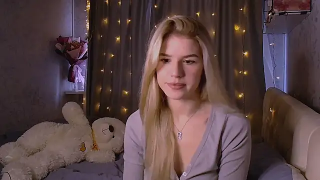 Snapshot of Melissa_smith_ chatting on 10/11/25, 11:42 Melissa smith  online show from 10/11/25, 11:42