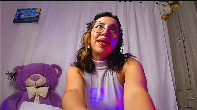 Snapshot of MiaFlamesxxx chatting on 09/20/25, 12:44 MiaFlamesxxx online show from 09/20/25, 12:44