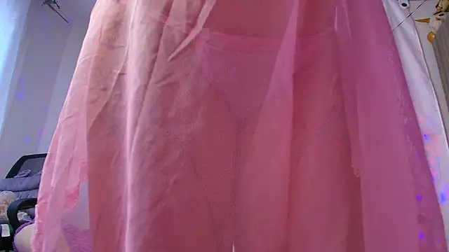 Snapshot of MiaFlamesxxx chatting on 09/27/25, 07:30 MiaFlamesxxx online show from 09/27/25, 07:30