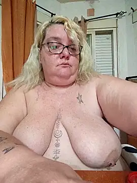 diosacurvy1984 online show from 04/18/26, 07:34