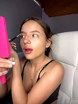 Sofia18 pinkk online show from 10/18/25, 07:47