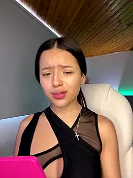 Sofia18 pinkk online show from 12/03/25, 06:39