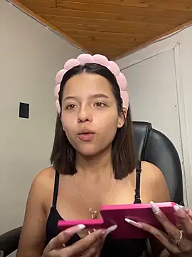 Sofia18 pinkk online show from 03/05/26, 10:06