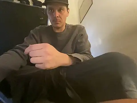 Snapshot of almighty_d chatting on 11/22/25, 10:09 almighty d online show from 11/22/25, 10:09